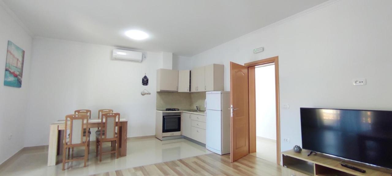 One Bedroom Apartment Gogo With Private Parking Неум Екстер'єр фото