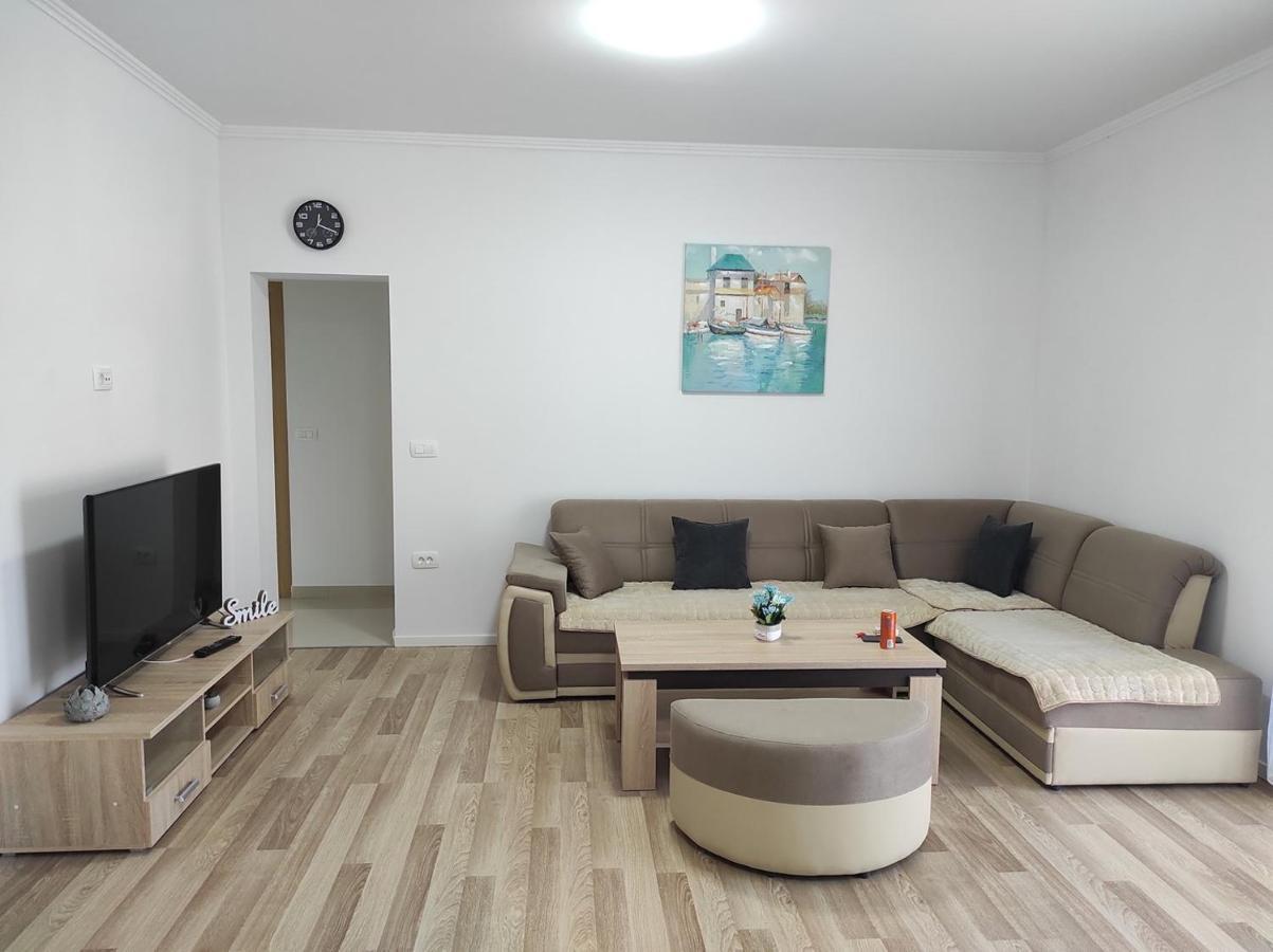 One Bedroom Apartment Gogo With Private Parking Неум Екстер'єр фото