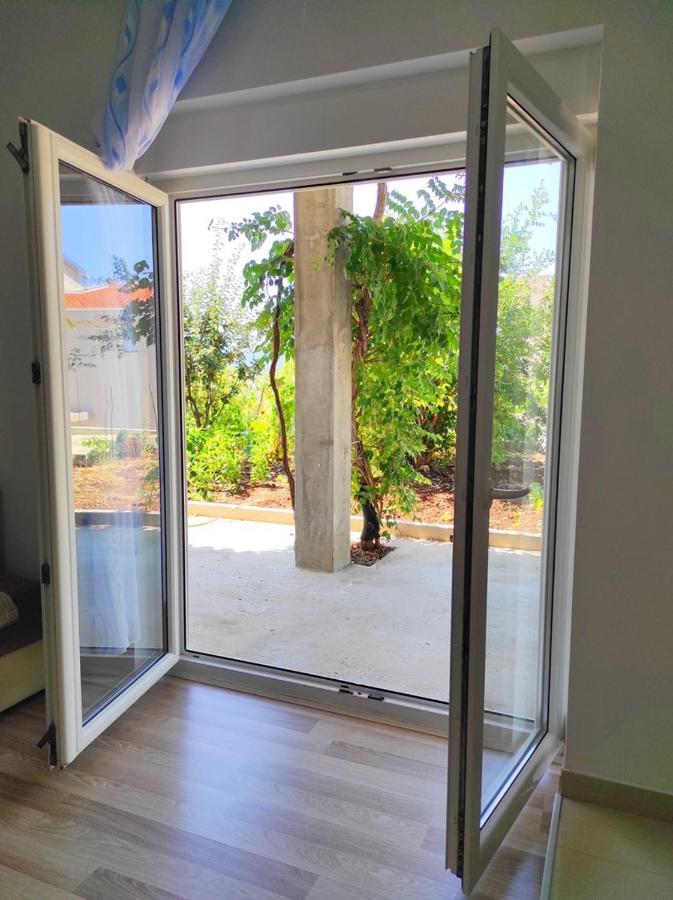 One Bedroom Apartment Gogo With Private Parking Неум Екстер'єр фото
